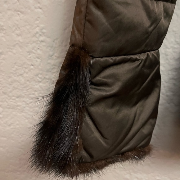 LUXURIOUS Carolina Herrera puffer jacket 🧥 - Picture 5 of 8